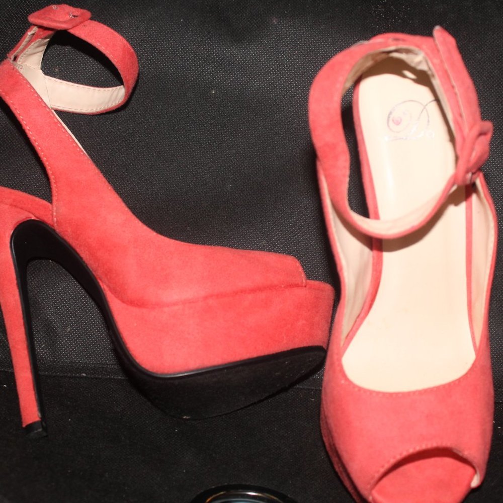 D Brand Faux Seude Strappy Peep toe peach Stiletos size 7.5